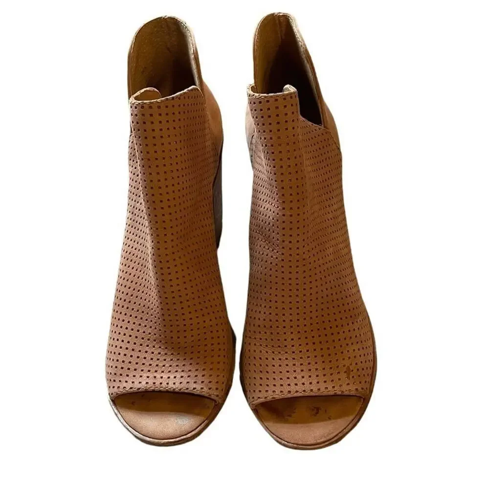 Steve Madden Tala‎ Heeled Perforated Leather Booties Size 8.5